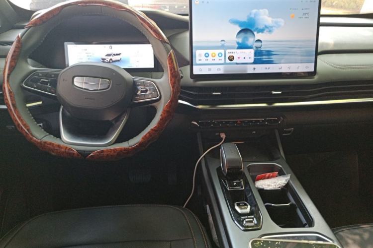 Used Geely Auto Haoyue L 2024 2.0T DCT Luxury Version Center Console