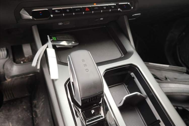 Used Geely Auto Haoyue L 2024 2.0T DCT Prestige Version Gear Lever
