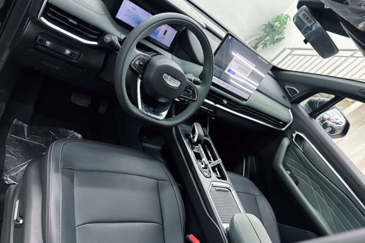 Used Geely Auto Haoyue L 2024 2.0T DCT Prestige Version Interior 2