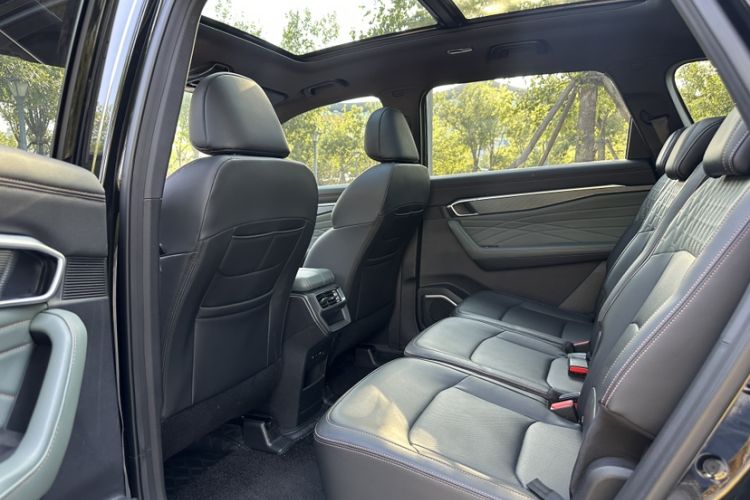 Used Geely Auto Haoyue L 2024 2.0T DCT Flagship Version Interior 3