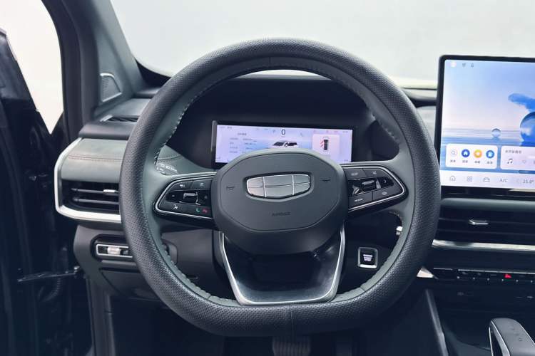 Used Geely Auto Haoyue L 2024 2.0T DCT Flagship Version Interior 3