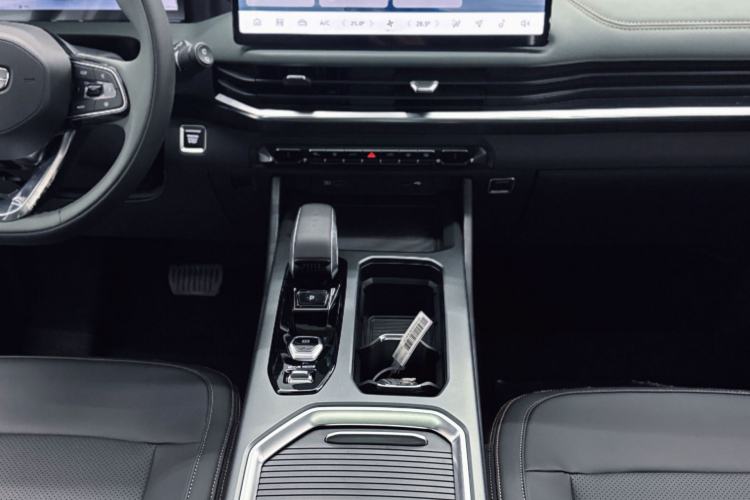 Used Geely Auto Haoyue L 2024 2.0T DCT Prestige Version Interior 4