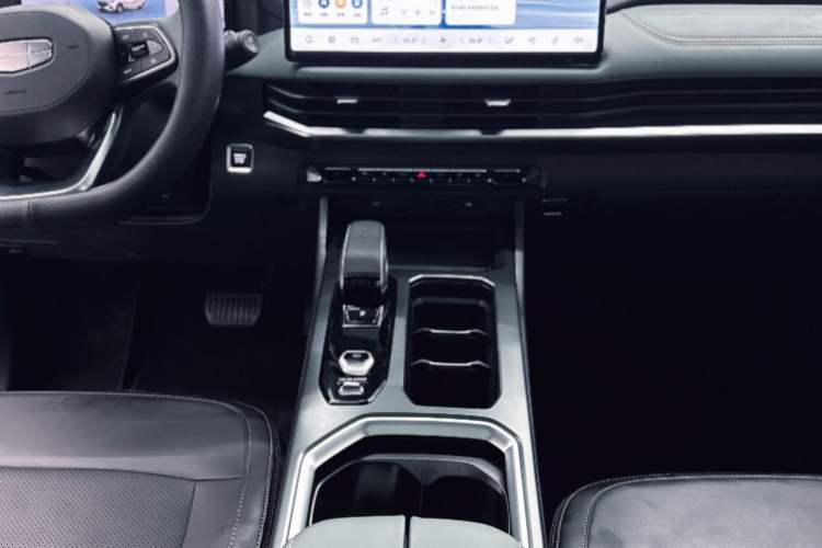 Used Geely Auto Haoyue L 2024 2.0T DCT Flagship Version Interior 5