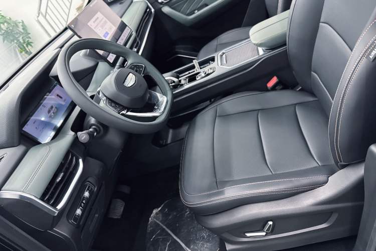 Used Geely Auto Haoyue L 2024 2.0T DCT Prestige Version Interior 5