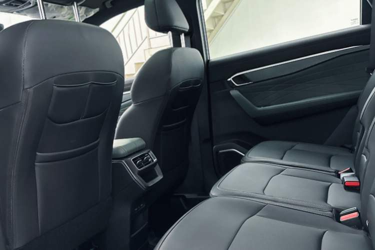 Used Geely Auto Haoyue L 2024 2.0T DCT Prestige Version Interior 6