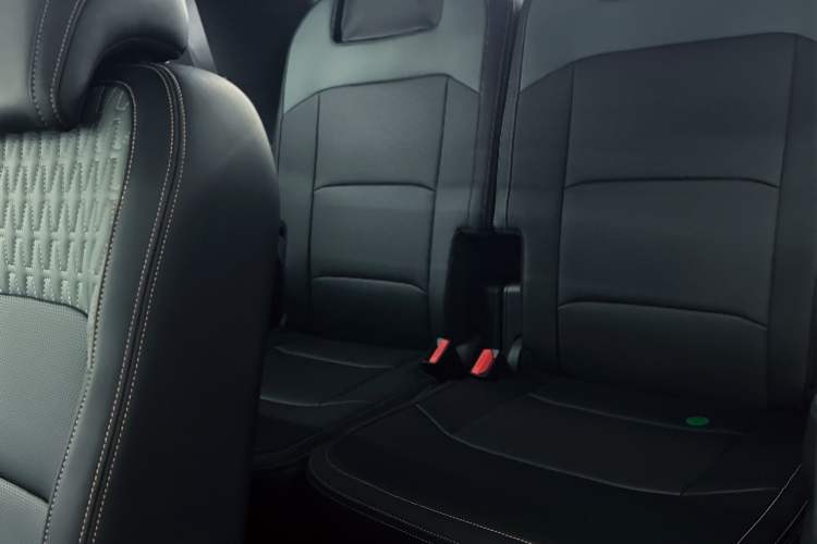 Used Geely Auto Haoyue L 2024 2.0T DCT Prestige Version Interior 9