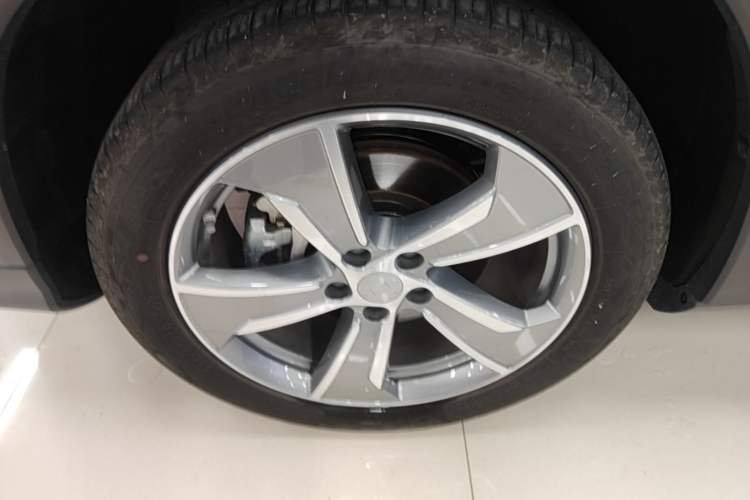 Used Geely Auto Haoyue L 2024 2.0T DCT Flagship Version Left Front Wheel Hub