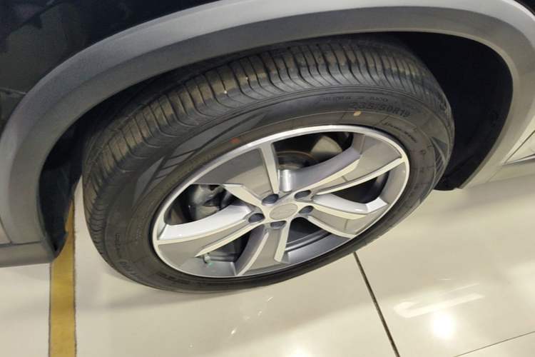 Used Geely Auto Haoyue L 2024 2.0T DCT Prestige Version Left Front Wheel Hub