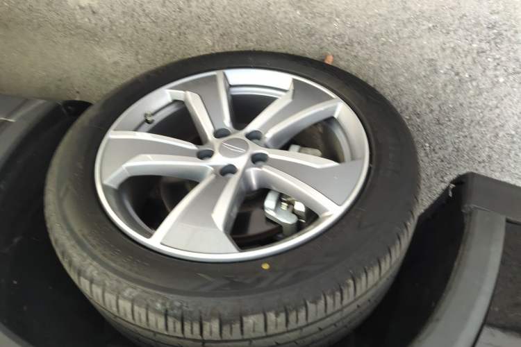 Used Geely Auto Haoyue L 2024 2.0T DCT Prestige Version Left Front Wheel Hub
