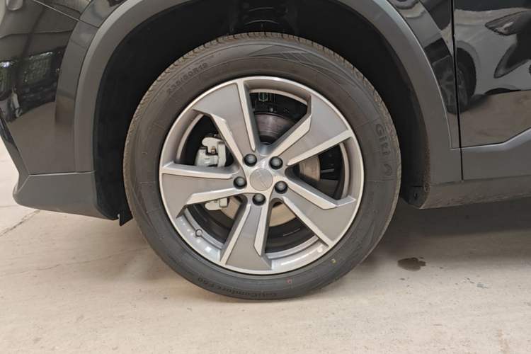 Used Geely Auto Haoyue L 2024 2.0T DCT Flagship Version Left Front Wheel Hub