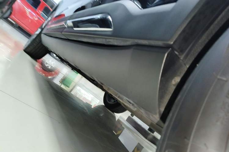 Used Geely Auto Haoyue L 2024 2.0T DCT Prestige Version Left Side Sill