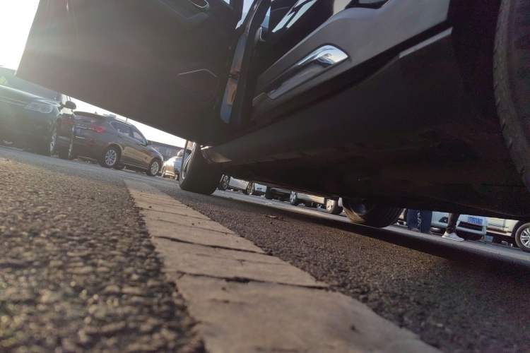 Used Geely Auto Haoyue L 2024 2.0T DCT Prestige Version Left Side Sill