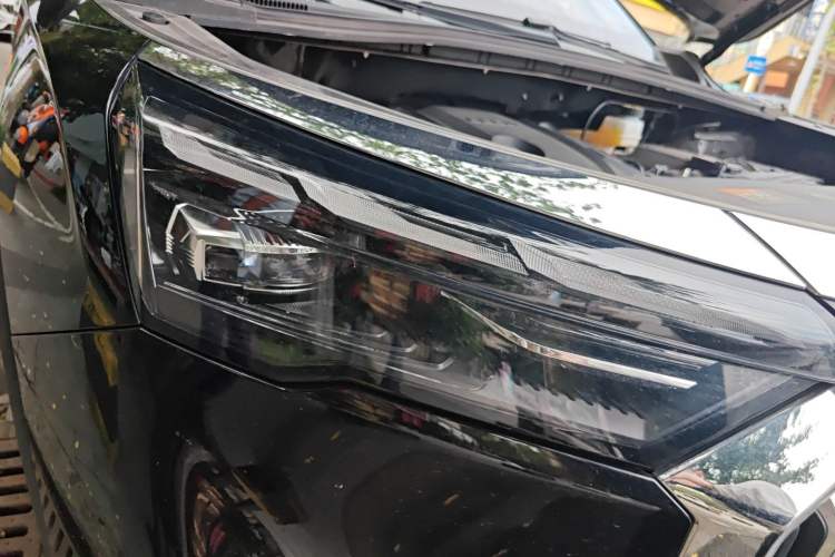 Used Geely Auto Haoyue L 2024 2.0T DCT Flagship Version Right Front Headlight