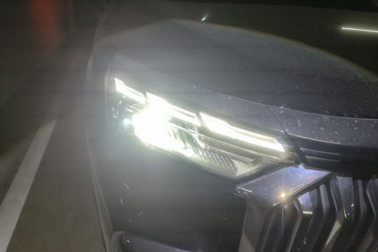 Used Geely Auto Haoyue L 2024 2.0T DCT Flagship Version Right Front Headlight