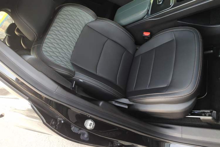 Used Geely Auto Haoyue L 2024 2.0T DCT Prestige Version Right Front Seat