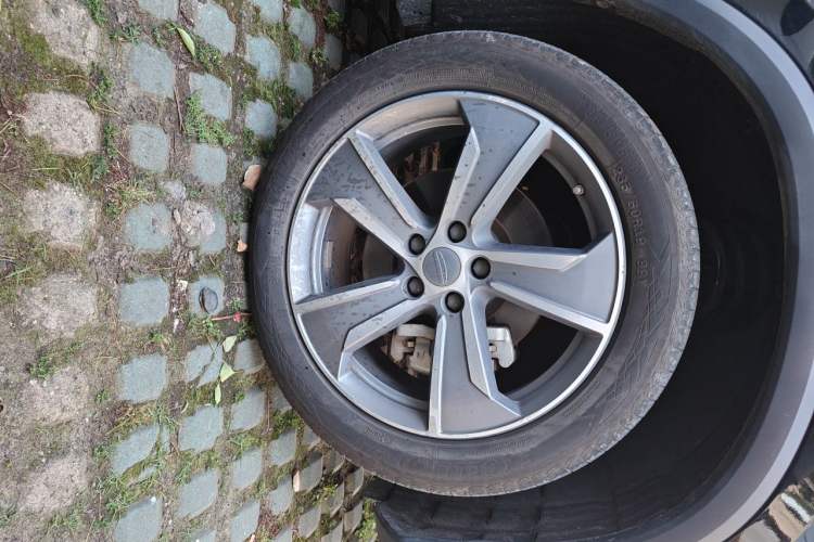 Used Geely Auto Haoyue L 2024 2.0T DCT Prestige Version Right Front Wheel Hub