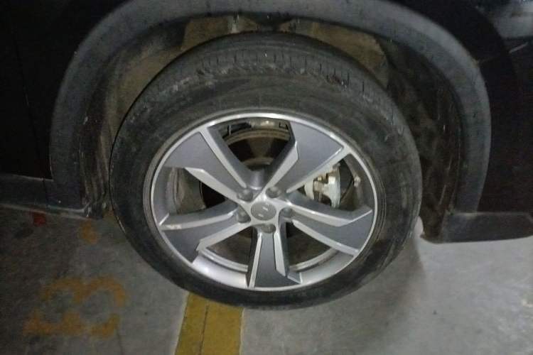 Used Geely Auto Haoyue L 2024 2.0T DCT Prestige Version Right Front Wheel Hub