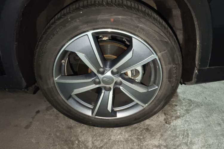 Used Geely Auto Haoyue L 2024 2.0T DCT Prestige Version Right Front Wheel Hub