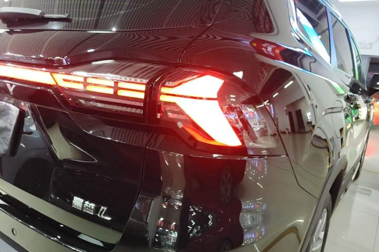 Used Geely Auto Haoyue L 2024 2.0T DCT Prestige Version Right Rear Taillight