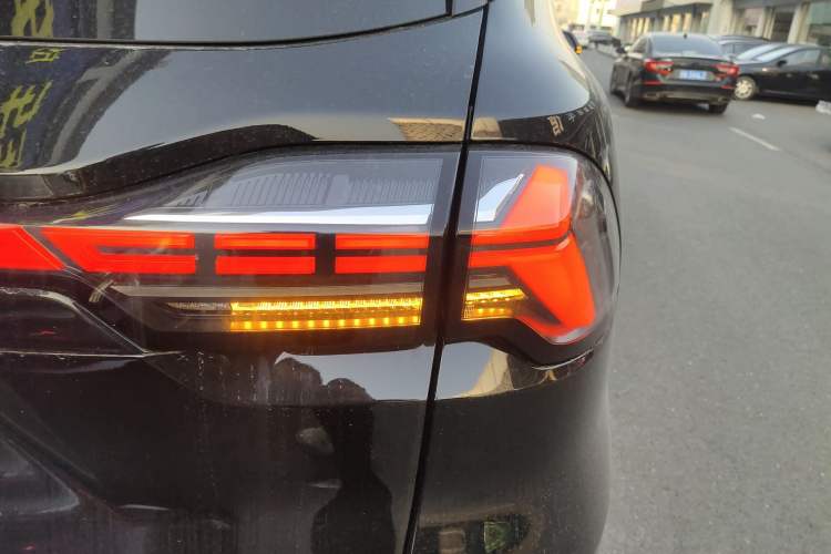 Used Geely Auto Haoyue L 2024 2.0T DCT Prestige Version Right Rear Taillight