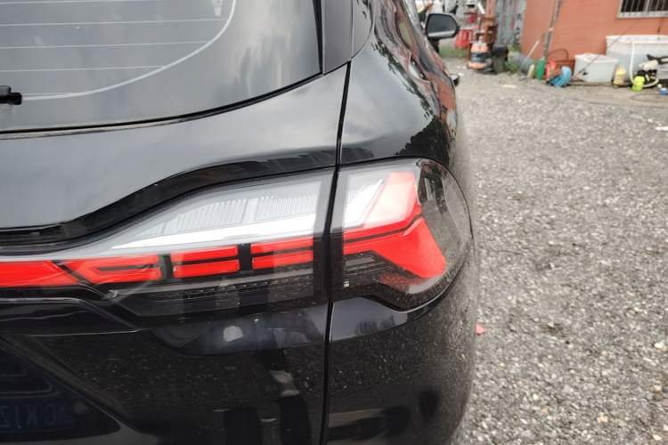 Used Geely Auto Haoyue L 2024 2.0T DCT Prestige Version Right Rear Taillight