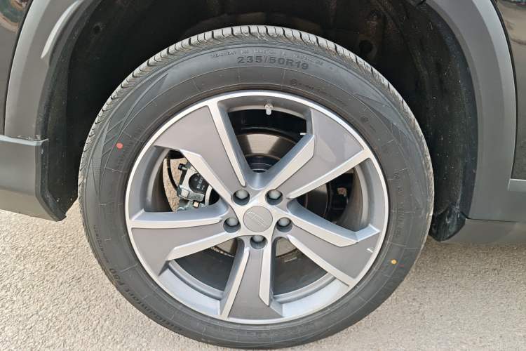 Used Geely Auto Haoyue L 2024 2.0T DCT Flagship Version Right Rear Wheel Hub