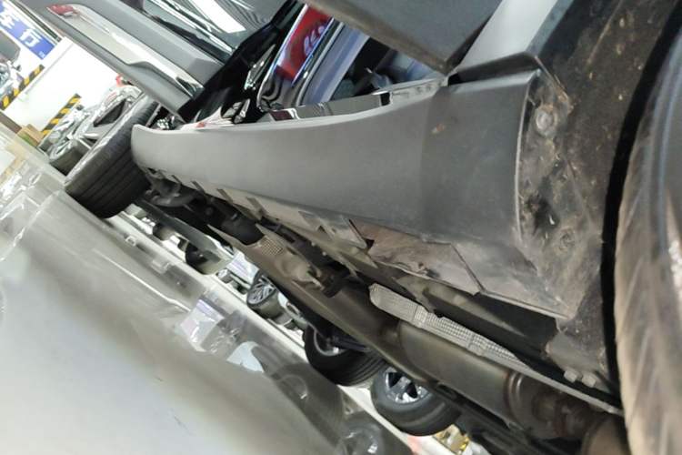 Used Geely Auto Haoyue L 2024 2.0T DCT Prestige Version Right Side Sill