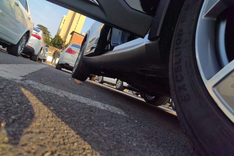Used Geely Auto Haoyue L 2024 2.0T DCT Prestige Version Right Side Sill