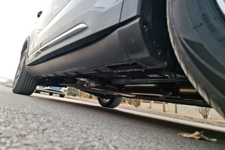 Used Geely Auto Haoyue L 2024 2.0T DCT Flagship Version Right Side Sill