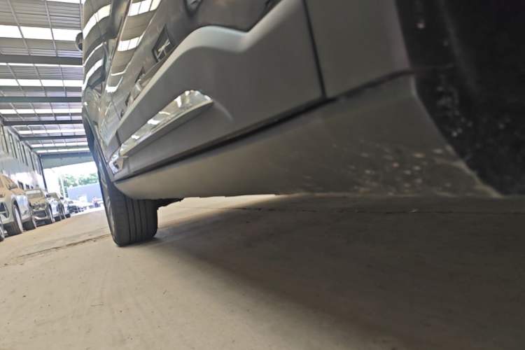 Used Geely Auto Haoyue L 2024 2.0T DCT Flagship Version Right Side Sill