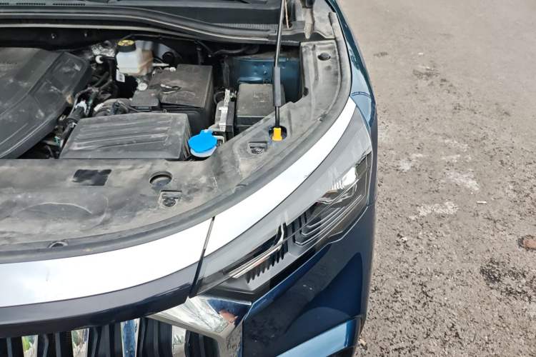 Used Geely Auto Haoyue L 2024 2.0T DCT Flagship Version Engine Bay Left