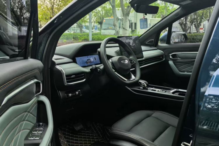 Used Geely Auto Haoyue L 2024 2.0T DCT Prestige Version Interior 2