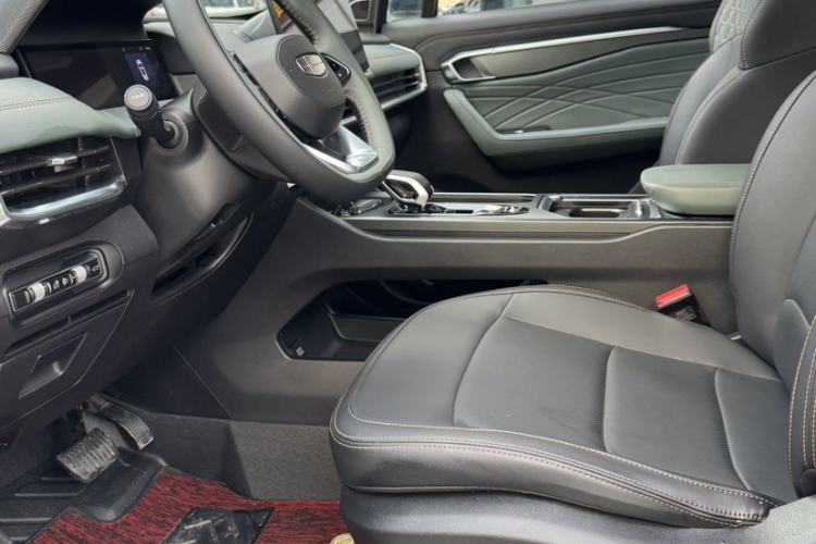 Used Geely Auto Haoyue L 2024 2.0T DCT Prestige Version Interior 4