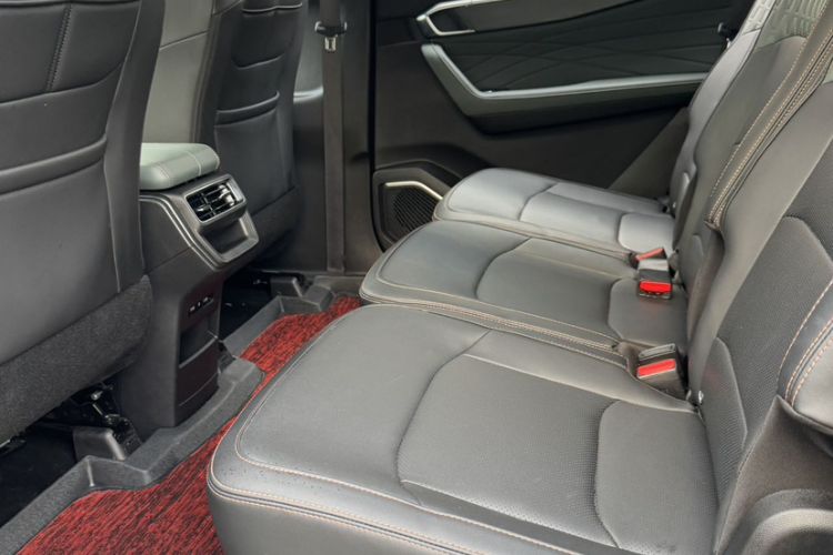 Used Geely Auto Haoyue L 2024 2.0T DCT Prestige Version Interior 5