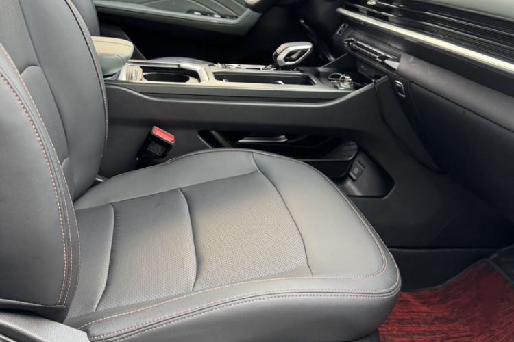 Used Geely Auto Haoyue L 2024 2.0T DCT Prestige Version Interior 9