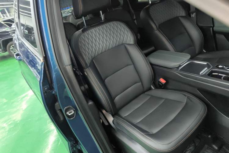 Used Geely Auto Haoyue L 2024 2.0T DCT Prestige Version Right Front Seat