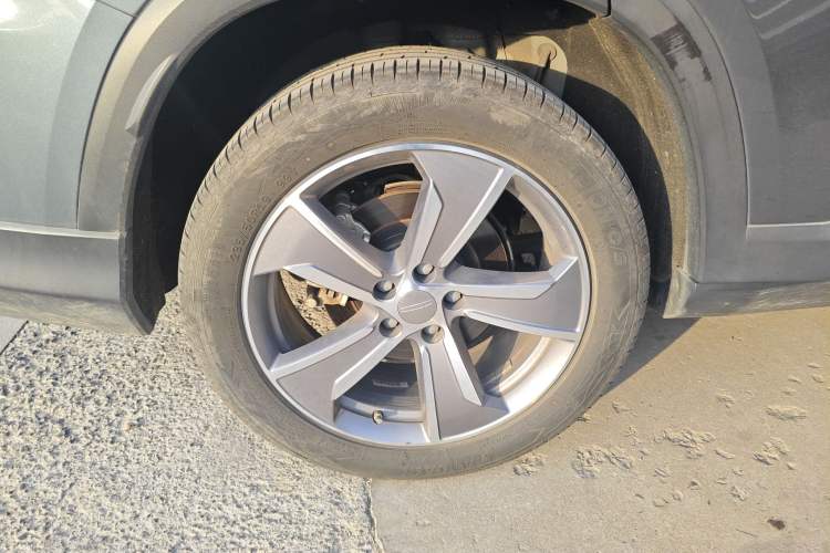 Used Geely Auto Haoyue L 2024 2.0T DCT Flagship Version Exterior 8