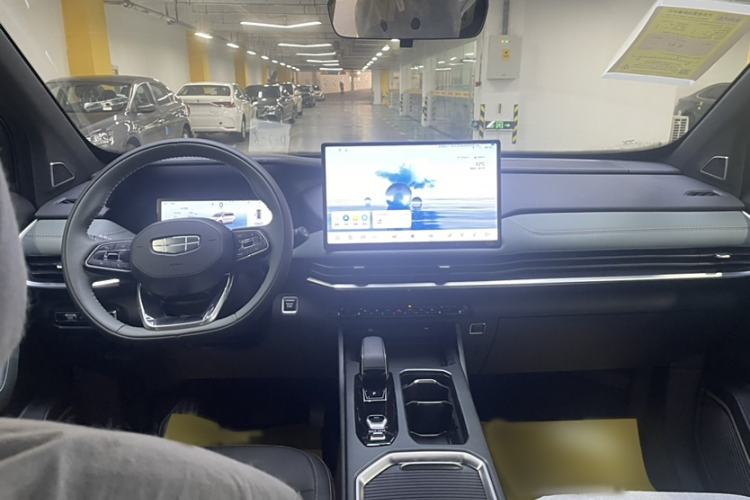 Used Geely Auto Haoyue L 2024 2.0T DCT Prestige Version Interior 1
