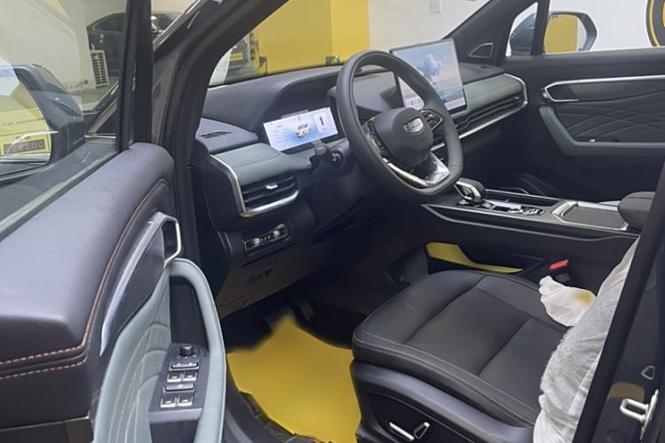Used Geely Auto Haoyue L 2024 2.0T DCT Prestige Version Interior 2