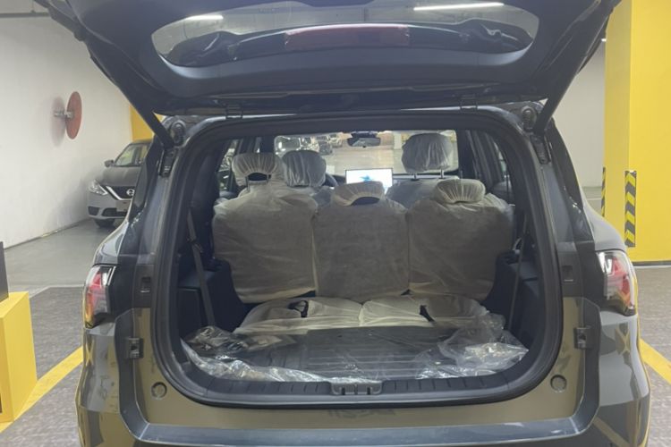 Used Geely Auto Haoyue L 2024 2.0T DCT Prestige Version Interior 4