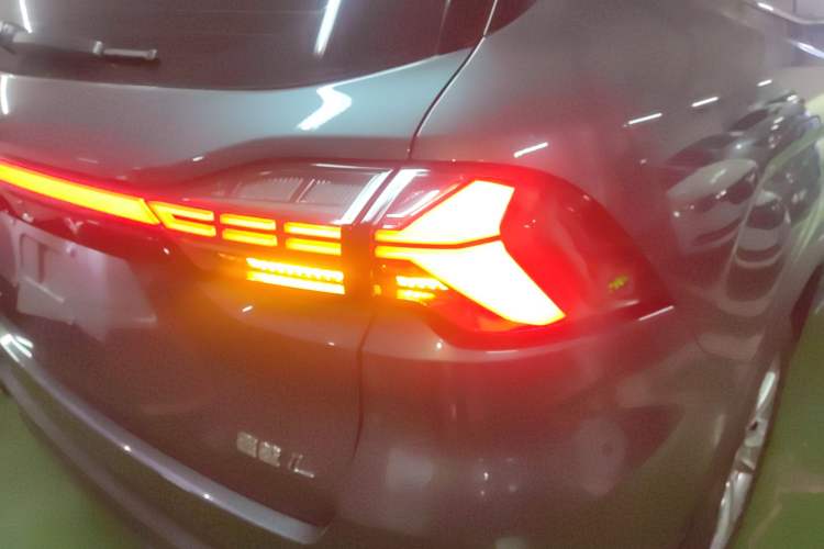Used Geely Auto Haoyue L 2024 2.0T DCT Prestige Version Right Rear Taillight