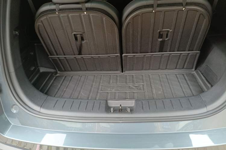 Used Geely Auto Haoyue L 2024 2.0T DCT Prestige Version Trunk