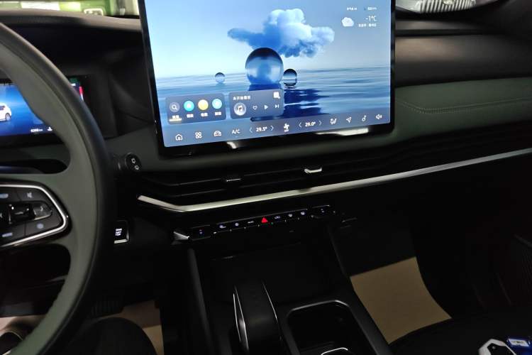 Used Geely Auto Haoyue L 2024 2.0T DCT Prestige Version Audio And AC Panel