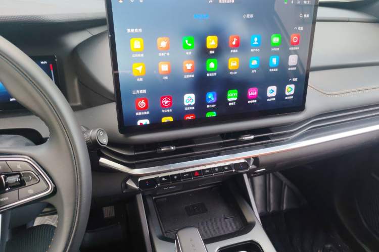 Used Geely Auto Haoyue L 2024 2.0T DCT Flagship Version Audio And AC Panel