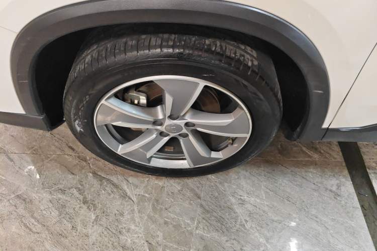Used Geely Auto Haoyue L 2024 2.0T DCT Flagship Version Exterior 4