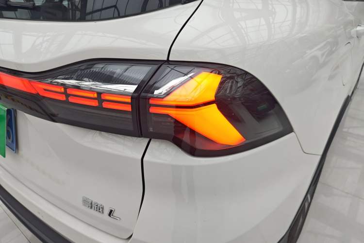 Used Geely Auto Haoyue L 2024 2.0T DCT Prestige Version Exterior 6