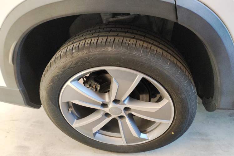 Used Geely Auto Haoyue L 2024 2.0T DCT Flagship Version Exterior 8