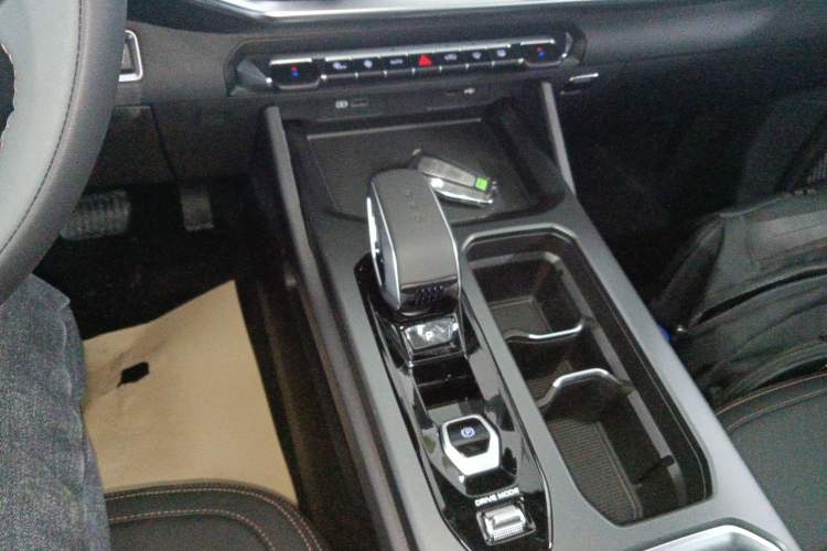 Used Geely Auto Haoyue L 2024 2.0T DCT Prestige Version Gear Lever