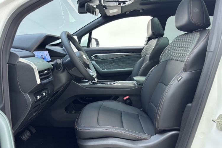 Used Geely Auto Haoyue L 2024 2.0T DCT Prestige Version Interior 2