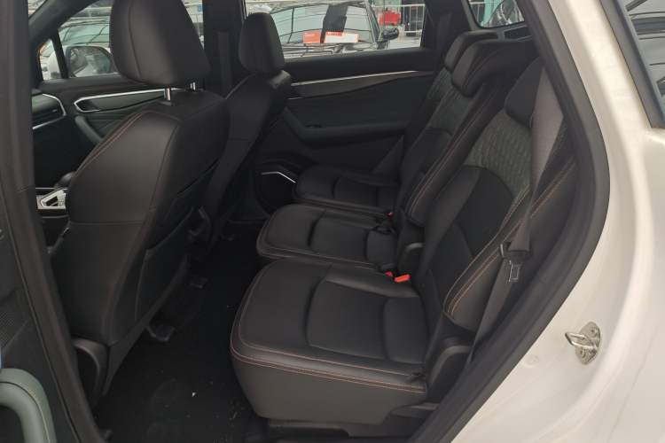 Used Geely Auto Haoyue L 2024 2.0T DCT Prestige Version Interior 4